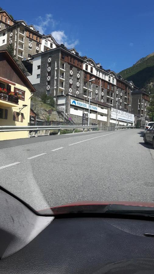 Comfortable Studio With Mountain View In Arinsal 40 M² + Ski Storage Buitenkant foto