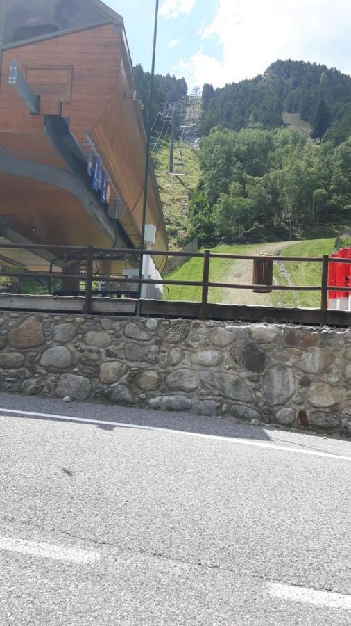 Comfortable Studio With Mountain View In Arinsal 40 M² + Ski Storage Buitenkant foto
