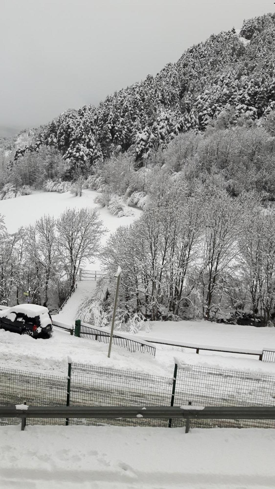 Comfortable Studio With Mountain View In Arinsal 40 M² + Ski Storage Buitenkant foto
